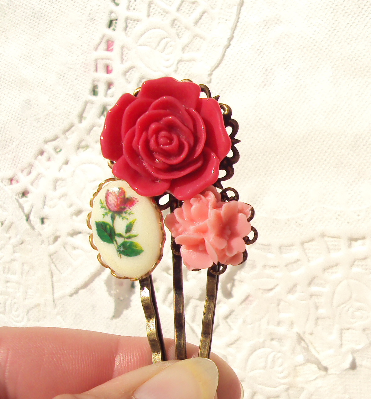 Roses Are Red Flower Bobby Pin Set on Luulla