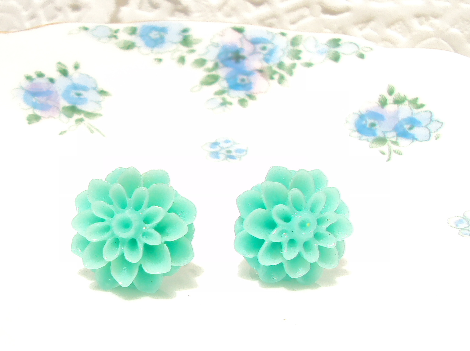 Cricket Flower Stud Earrings on Luulla